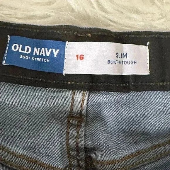 Old Navy Slim Distressed Jean Shorts Size 16 - Picture 5 of 5